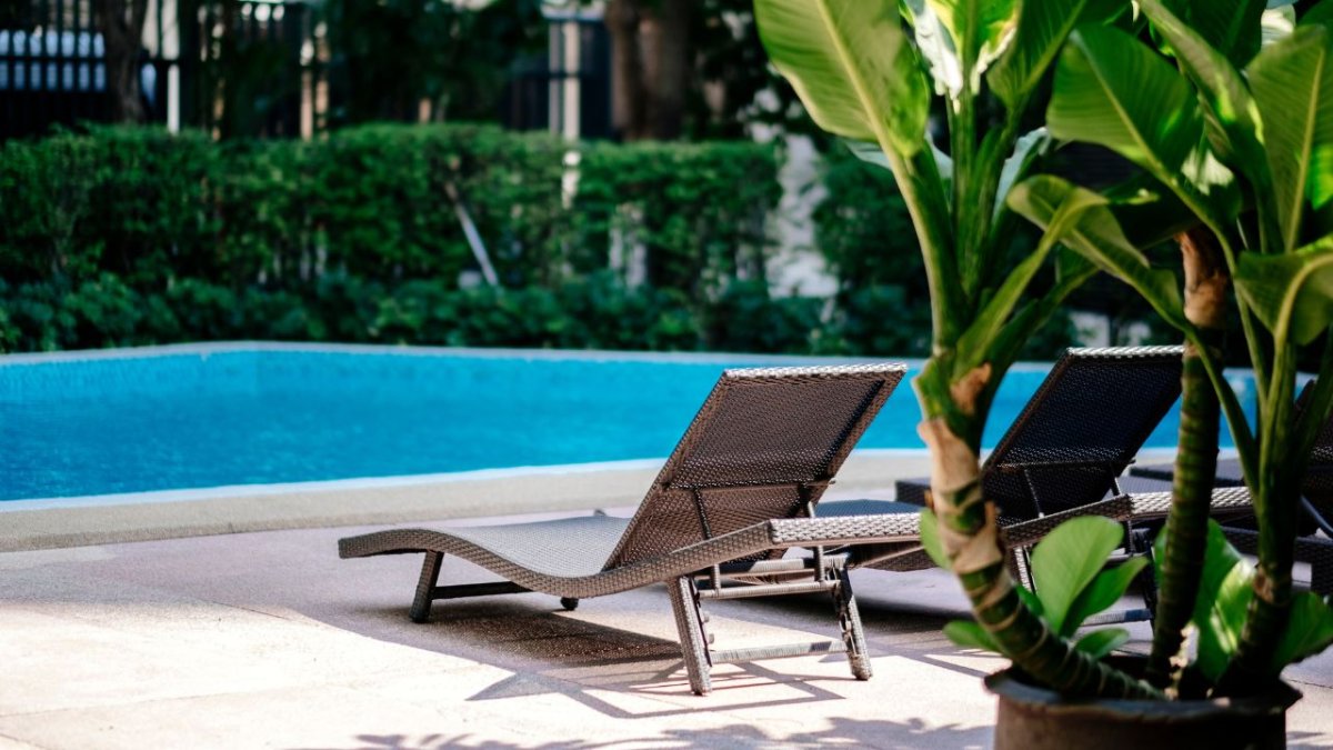 Construire une piscine sur un terrain à nappe phréatique haute  ce qu'il faut prévoir