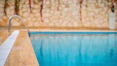 Piscine maçonnée ou coque polyester